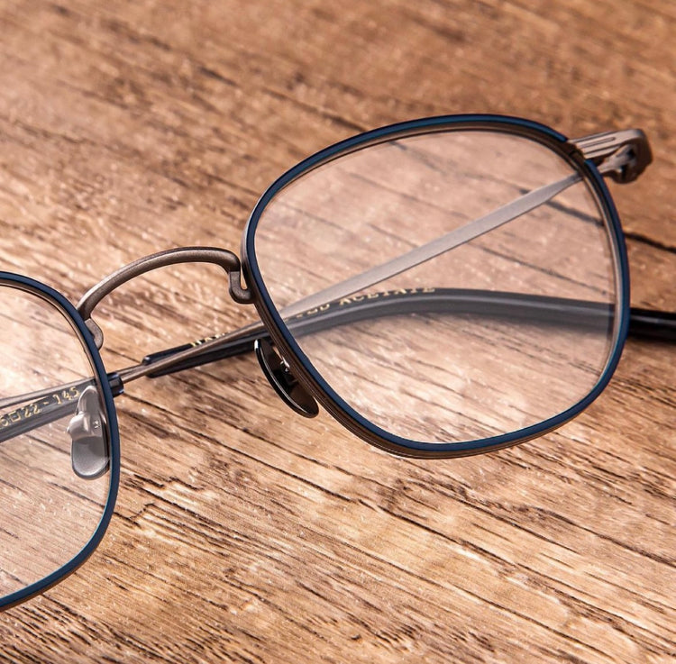 Thick gold-rimmed square eyeglass frames | GENIC STYLE 143 | Depth numbers apply