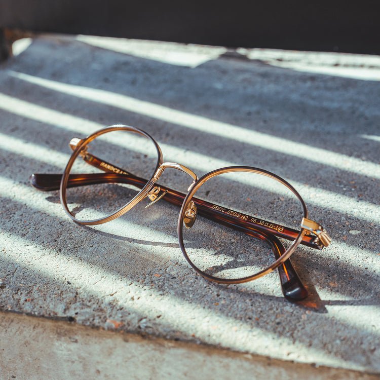 Thick gold-rimmed pear-shaped spectacle frames | GENIC STYLE 142 | Depth numbers apply