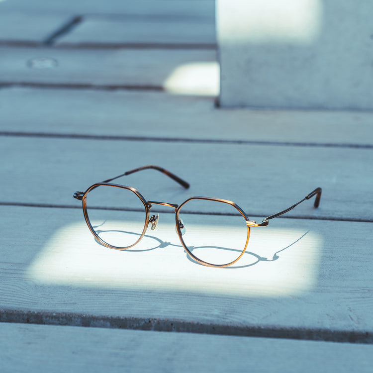 Thick gold-rimmed crown-shaped eyeglass frames | GENIC STYLE 144 | Depth numbers apply
